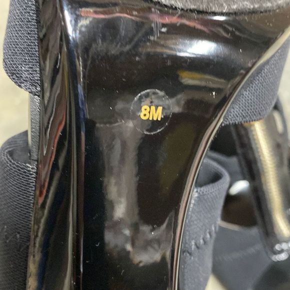 Michael Kors Berkeley T-Strap Black Heel Size 8 - Picture 8 of 10